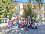 На летней досуговой площадке «Горизонт» прошла конкурсная программа «Дружба крепкая не сломается»