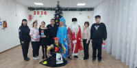Воспитанников отделения «Мечта» с наступающим праздником поздравил полицейский Дед Мороз - Никольский район